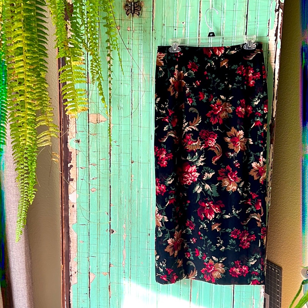 BRIGGS NY floral skirt